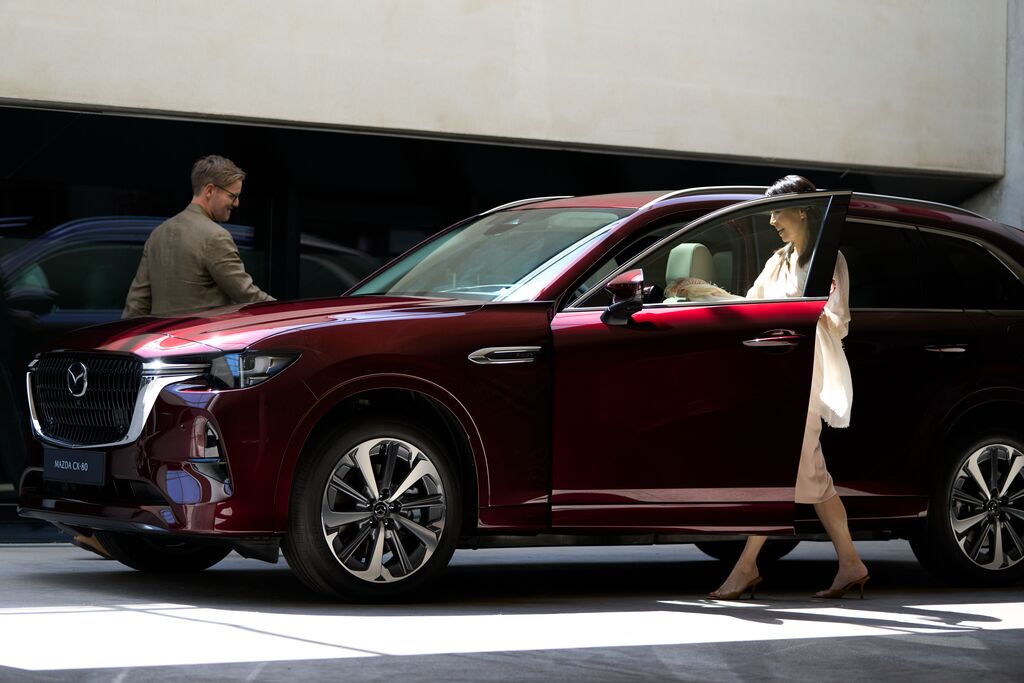 Medium 2023 Cx 80 Ger Lhd C051 Ext Fq Artisanred Int Premiummodern Whitenappaleather High Phev Withtalents Until Mar6th2027 V2 (1)