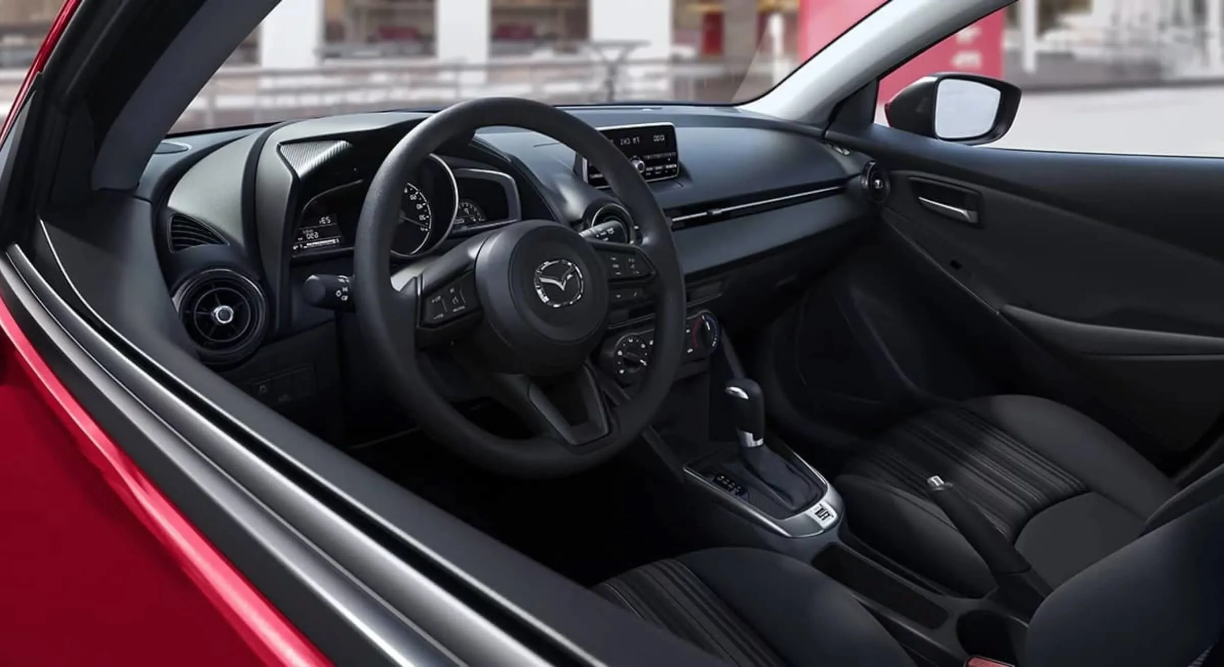 Black Cloth Mazda 2 Interior Foto 1